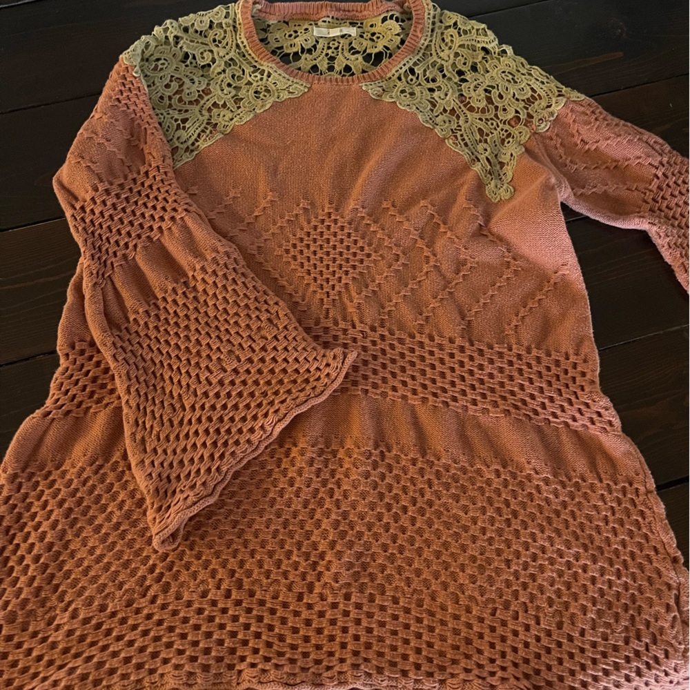 Unique crotched Easel sweater